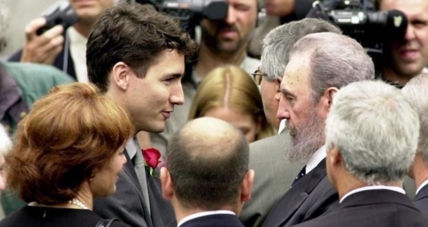 Fidel Castro asistió a los funerales de Pierre Elliott Trudeau en Montreal en 2000, donde dio el pésame a Justin Trudeau y su familia