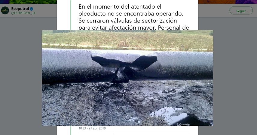 Captura de pantalla de la cuenta de Twitter de la compañía Ecopetrol donde se denuncia el atentado contra el oleoducto Trasandino en Colombia.