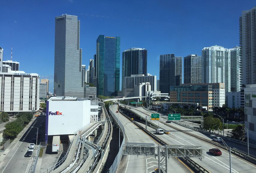 Esta imagen denota el poco flujo de tr&aacute;fico a finales de marzo en Miami.