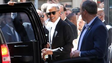 El expresidente de los Estados Unidos, Barack Obama ha sido seguido por periodistas, fotógrafos y seguidores durante su visita en Milán.
