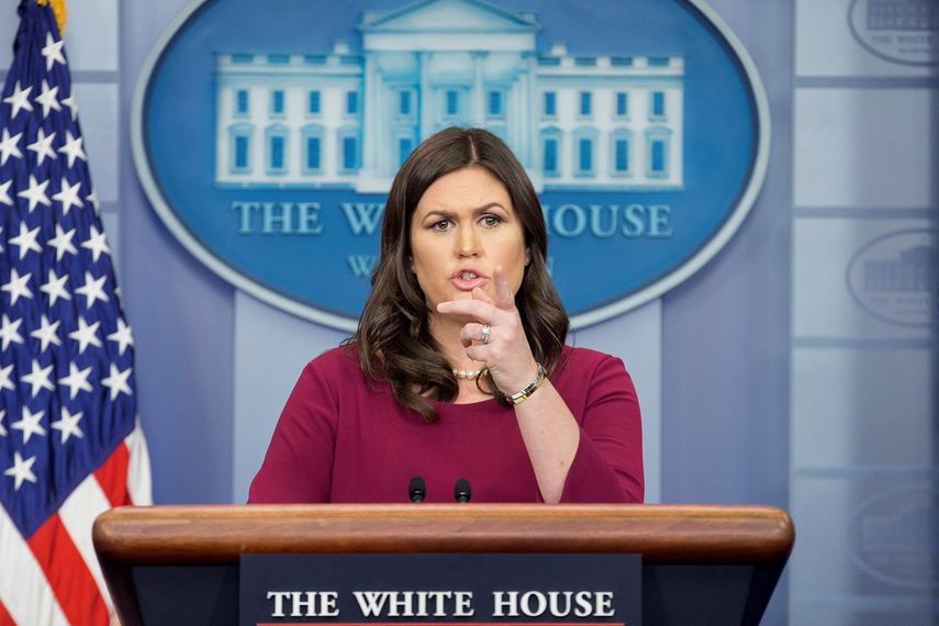 El presidente está ciertamente preocupado con el hecho de que el Congreso haya sido incapaz de actuar (...). Si el Congreso hubiera hecho algo al respecto esto no habría pasado, declaró Sanders en rueda de prensa.