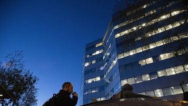 El partido de oposici&oacute;n de centroizquierda de Chile busca reducir la semana laboral de 45 a 40 horas, a pesar del rechazo del oficialismo de derecha que anticipa la p&eacute;rdida de m&aacute;s de 300.000 empleos.
