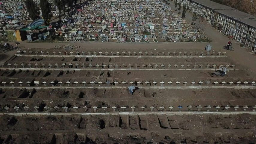 El Cementerio General de Santiago, el m&aacute;s grande de la capital,&nbsp;ha preparado&nbsp;miles de tumbas para enfrentar el aumento de decesos en Chile ante el COVID-19.&nbsp;