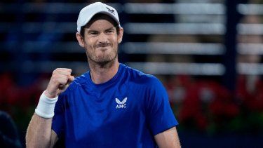 Andy Murray celebra tras derrotar a Denis Shapovalov en el torneo de Dubái, el lunes 26 de febrero de 2024, en los Emiratos Árabes Unidos.