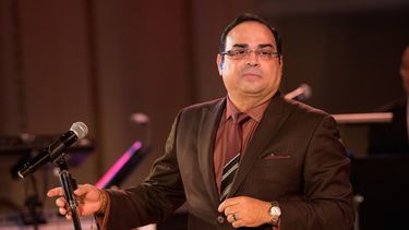 El concierto de Puerto Rico fue grabado el 17 de febrero de 2018 y fue uno de los 42 que dio como parte de su gira 40 y contando.