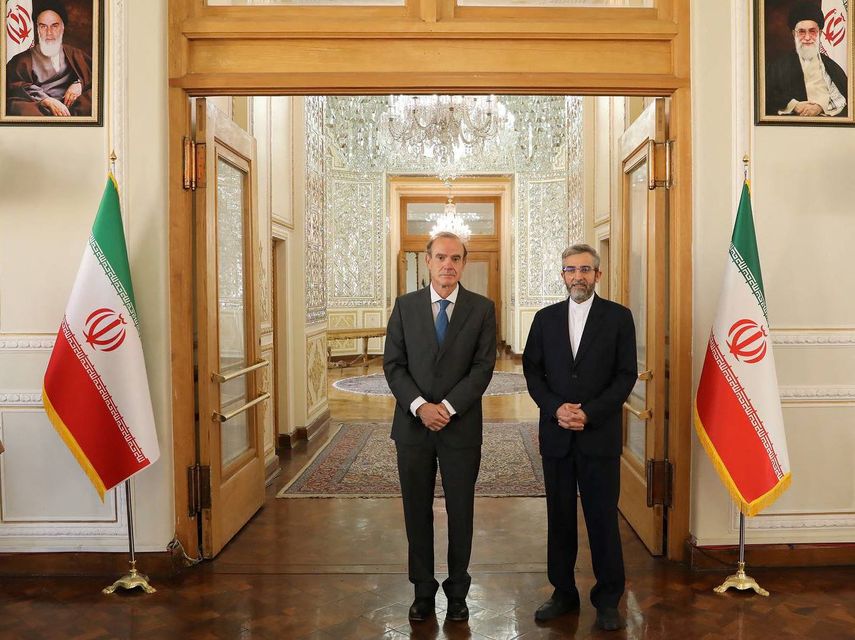 El viceministro de Relaciones Exteriores iraní Ali Bagheri (derecha) con el subsecretario general del Servicio Europeo de Acción Exterior (SEAE), Enrique Mora.&nbsp;