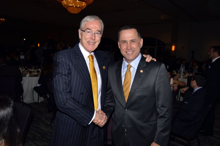 Bob Dickinson y  el alcalde de Miami Beach Philip Levine 