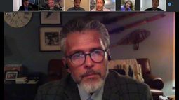 El embajador de Venezuela ante Canadá, Orlando Viera-Blanco, modera el Seminario sobre Justicia Penal Internacional, en el que se abordó la situación de los derechos humanos en el país sudamericano.