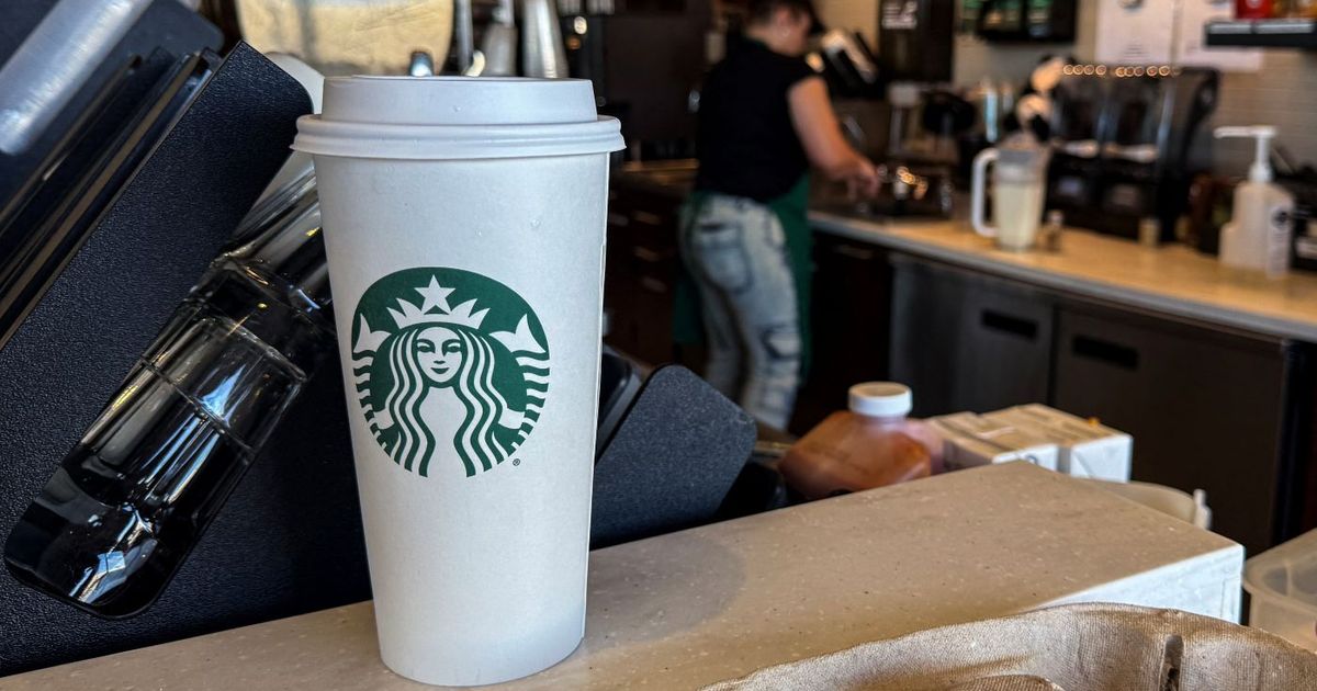 Starbucks anuncia cierre de cafeterías y el despido de cientos de empleados