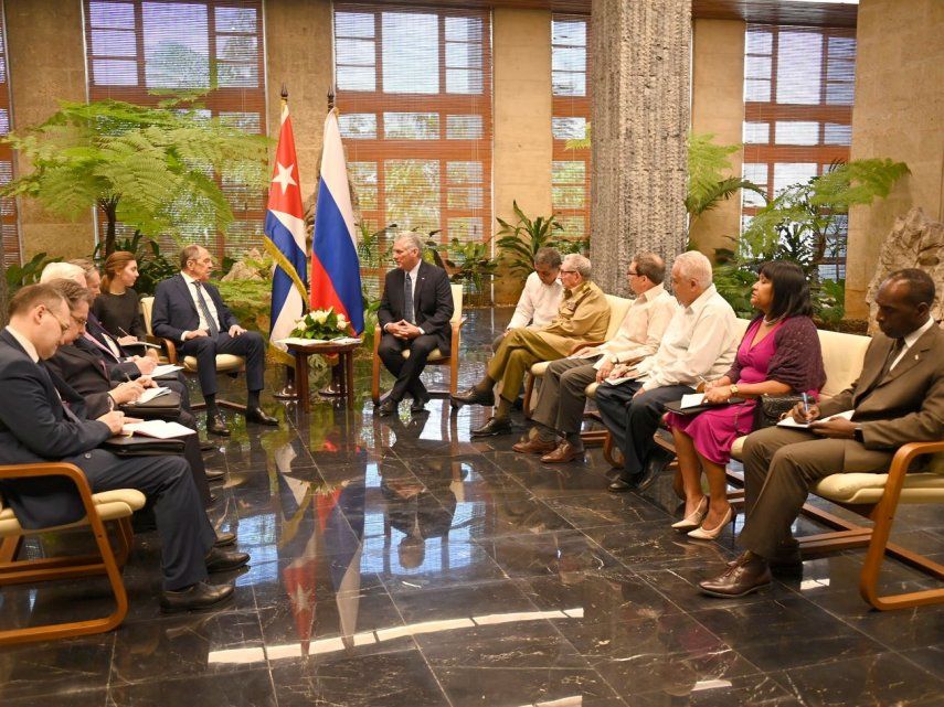 Pese a la crisis que enfrenta Rusia por su guerra en Ucrania, el canciller ruso Serguei Lavrov, habló de proyectos en marcha con el dictador cubano Raúl Castro y el designado gobernante Miguel Díaz-Canel.&nbsp;