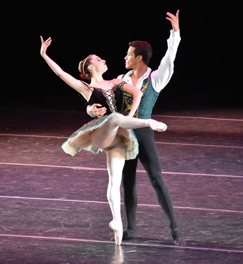 Adriana Dias y Solieh Samudio, de Ballet Nacional de Panam&aacute;.