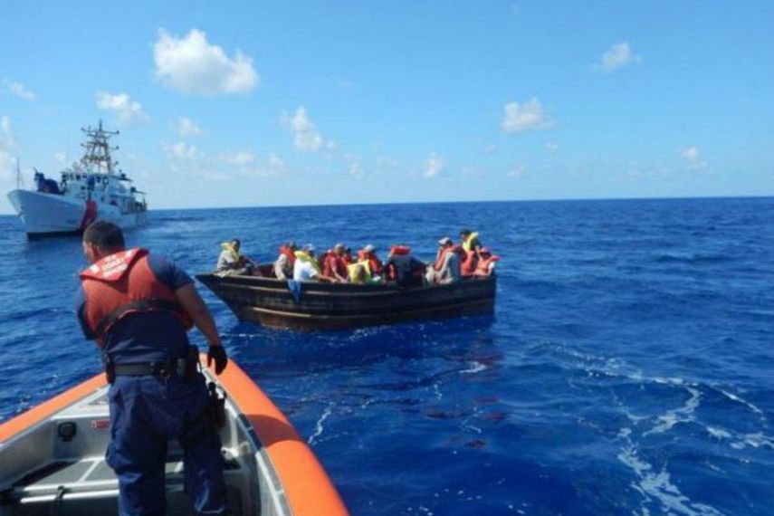El grupo de cubanos había sido interceptado días atrás por la Guardia Costera en las inmediaciones de las Islas Vírgenes (Cortesía: Guardia Costera)