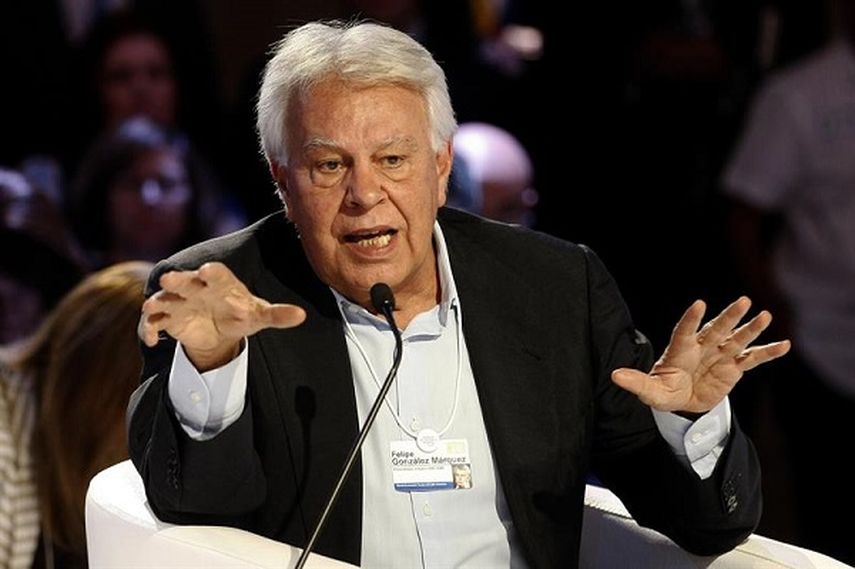 El Partido Socialista no tiene vocación ni de muleta de Rajoy ni de muleta de Iglesias, aseveró González (EFE)