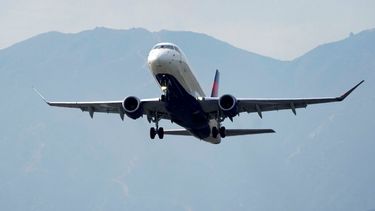 Un avión de Delta Air Lines momentos después del despegue.