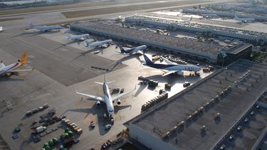 Vista del aeropuerto Internacional de Miami que registró un aumento del 0,37% en los volúmenes totales de carga (internacionales y nacionales) en 2016.