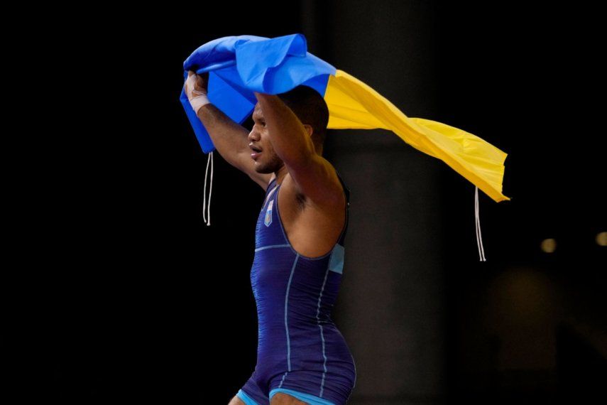 El ucraniano Zhan Beleniuk celebra su triunfo sobre el húngaro Viktor Lorincz en la final de lucha grecorromana de 87 kilogramos de los Juegos Olímpicos, el miércoles 4 de agosto de 2021, en Chiba, Japón.&nbsp;