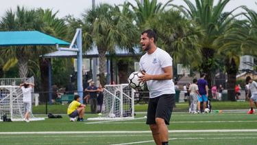 El reconocido entrenador Wilfredo Meléndez considera importante la información previa para padres y aspirantes, porque marca el posible camino de preparación física y mental.