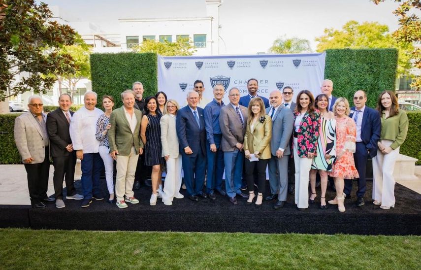 Asistentes a la Fiesta de Verano de la Cámara de Comercio de Beverly Hills.