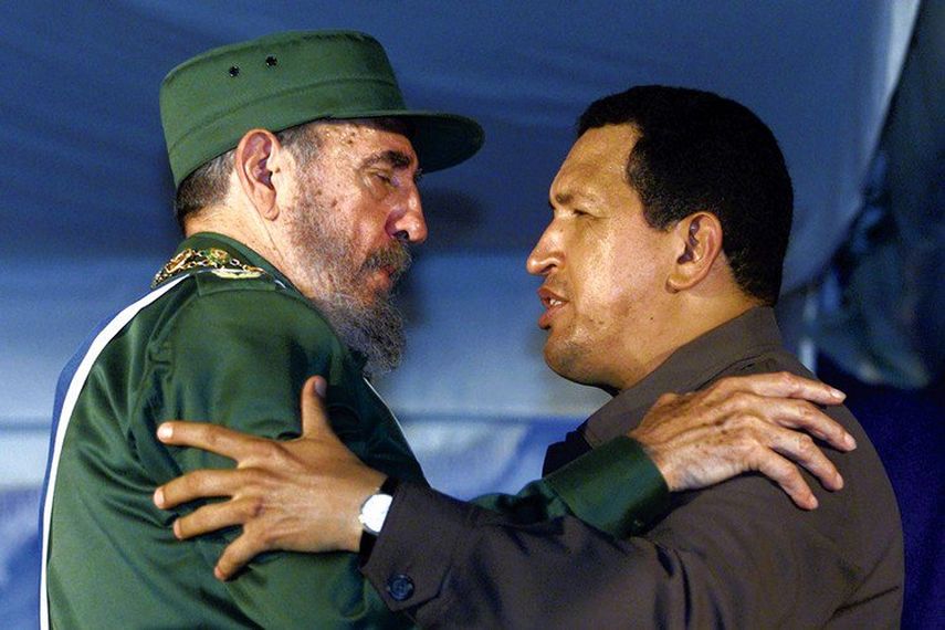 Uno de los tantos encuentros entre Fidel Castro y el presidente de Venezuela, Hugo Chávez, quien juró convertir a la nación caribeña en una segunda Cuba .&nbsp;