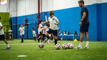 El entrenador Adrián Espinal.