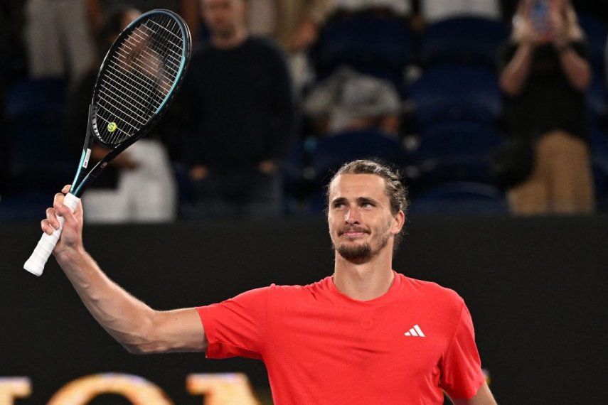 El alemán Alexander Zverev celebra luego de conseguir la victoria en un partido de segunda ronda en el Abierto de Australia, el 15 de enero de 2025.