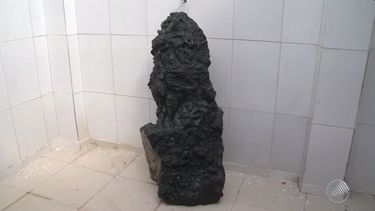 Vista de la esmeralda de 360 kilos de peso y 1,3 metros de altura en la Mina de Carnaíba&nbsp;del estado de Bahía (noreste de&nbsp;Brasil).