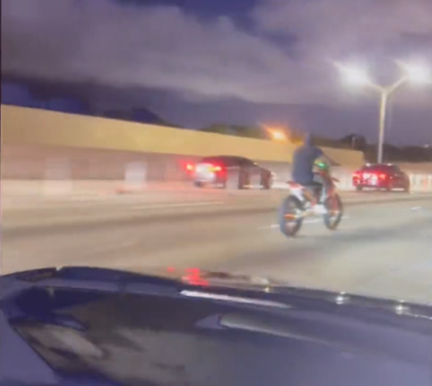 La policía de Miami publica el video del sospechoso.&nbsp;