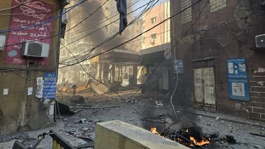 El humo se eleva desde el lugar de un ataque aéreo israelí contra el barrio de Bir al-Abed, en los suburbios del sur de Beirut, la capital libanesa, el 9 de marzo de 2026. &nbsp;