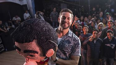 El actor estadounidense Zachary Levi le da vida a este superhéroe poco convencional.