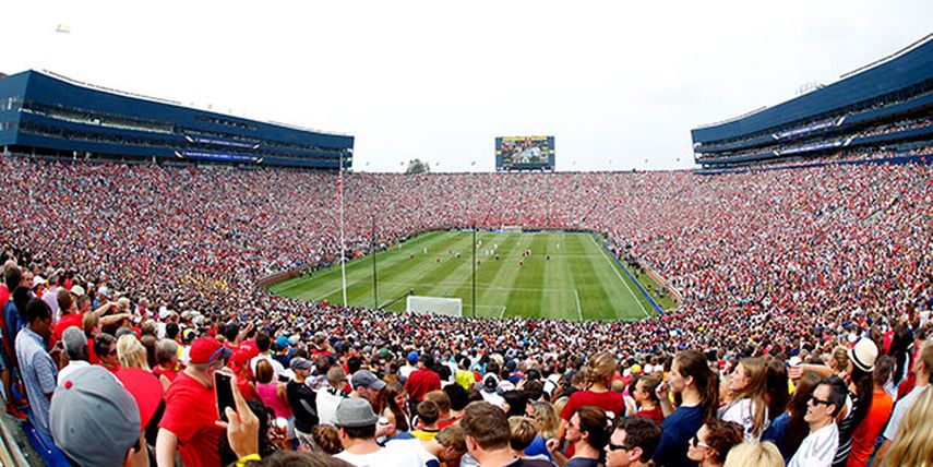 Casi 110000 aficionados asistieron al partido de pretemporada entre el real Madrid y el Manchester United (AP)