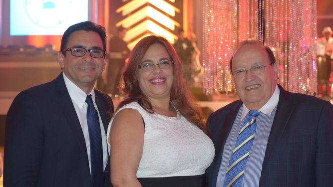 Osmín Martínez y Iliana Lavastida junto a&nbsp;