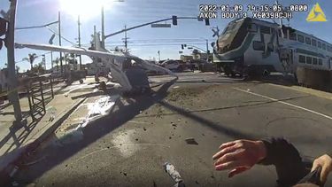 Rescatan a piloto accidentado segundos antes del paso de un tren&nbsp;