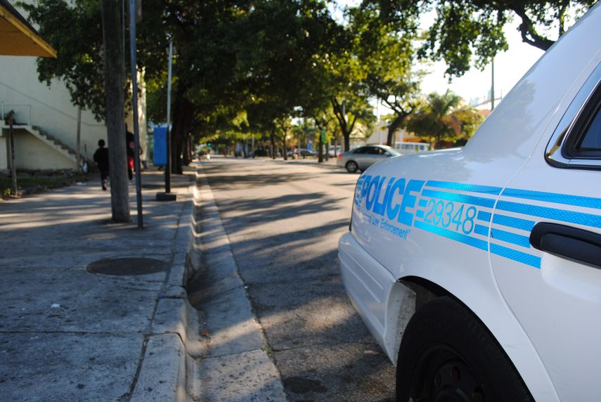 La Policía de&nbsp;Tampa, en la costa oeste de Florida, desplegó hoy una operación especial para proteger a los niños de un vecindario del centro de la ciudad aterrorizado por un presunto asesino serial que ha matado a tres personas en 11 días.