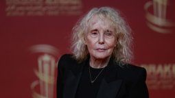 La directora de cine y guionista francesa Claire Denis posa en la alfombra roja durante el 22º Festival Internacional de Cine de Marrakech (FIFM) en Marrakech, el 5 de diciembre de 2025.
