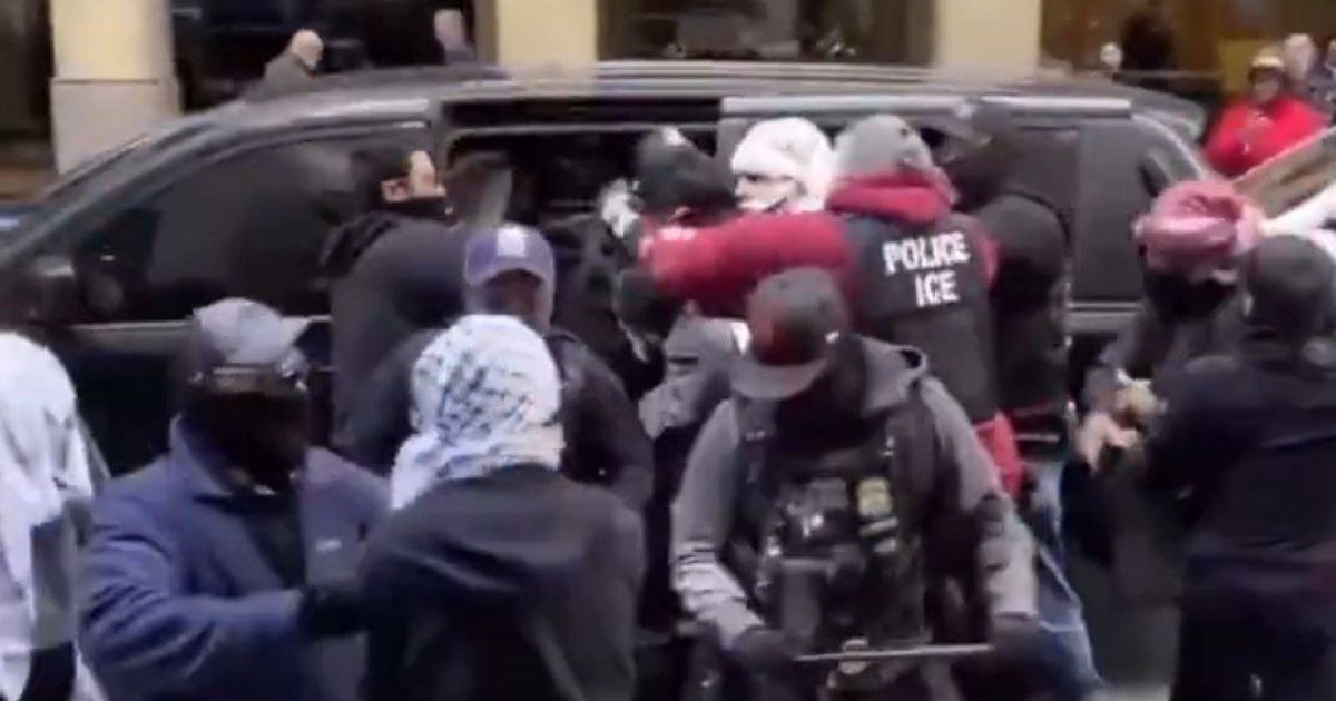 Una turba enmascarada agrede a agentes de ICE en San Francisco: “Los responsables rendirán cuentas”