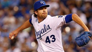 Crow perteneció a los Reales de Kansas City hasta 2014