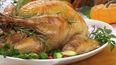 Pavo asado, previamente adobado con naranja agria, orégano y otras especias. (JH)