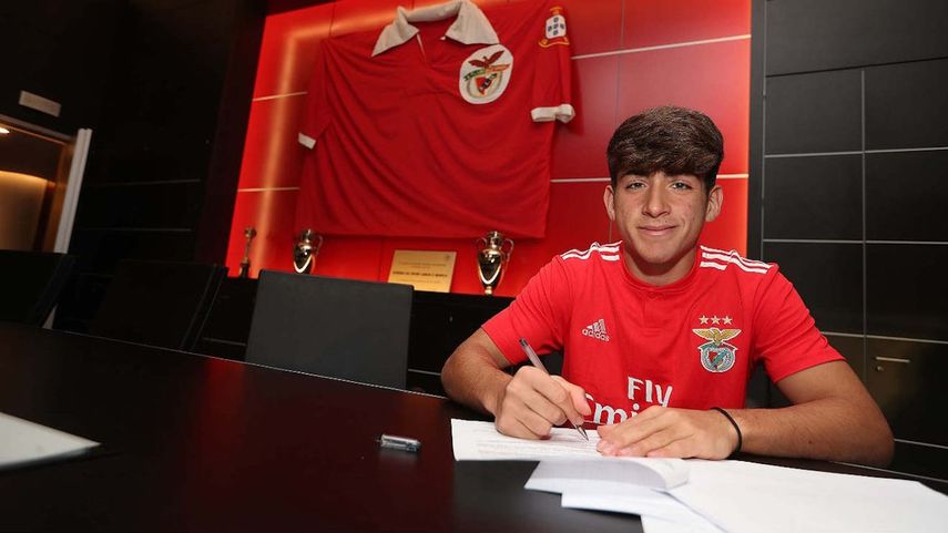 Matías, de 16 años, ha pasado por las categorías inferiores del FC Barcelona y la Lazio.