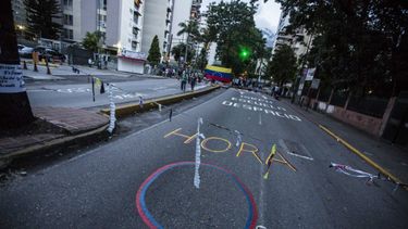 Participantes en esta forma de protesta y diputados de oposición han compartido en Twitter fotos de este segundo día de paro que mostraban calles desiertas en ciudades de toda la geografía nacional.
