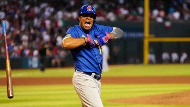 El toletero Reynaldo Rodríguez celebra el jonrón anotado por Colombia ante México en el Grupo C del Clásico Mundial de Béisbol en el Chase Field de Nueva York