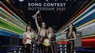 El grupo Maneskin de Italia celebra tras ganar el Festival de la Canción de Eurovisión, en Rotterdam, Holanda, el 22 de mayo de 2021.&nbsp;