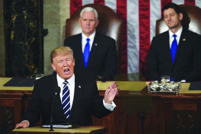El presidente Donald Trump ofrece su discurso en el Congreso en Washington.
