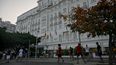Vista general del Hotel Belmond Copacabana Palace en la playa de Copacabana, zona sur de Río de Janeiro, Brasil, tomada el 4 de agosto de 2023. El hotel de fama internacional celebra 100 años de fundación el 13 de agosto.