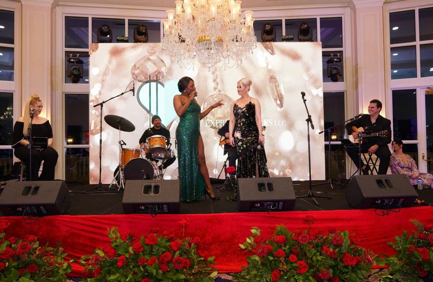Chiky Bombón y Laura Amores durante la presentación oficial.