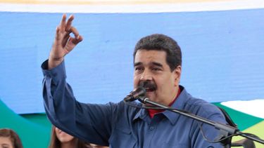 Maduro explicó que un grupo de manifestantes, a los que calificó como  fascistas, atacaron y quemaron un módulo del prestador de servicios  postales Ipostel