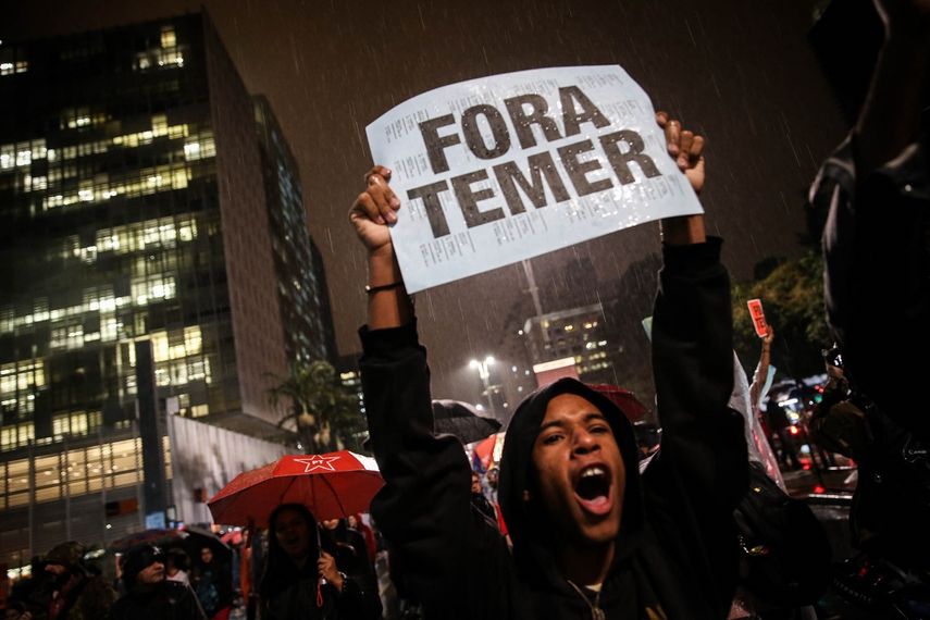 Manifestantes protestan contra el presidente de&nbsp;Brasil, Michel Temer, en la avenida Paulista de Sao Paulo.