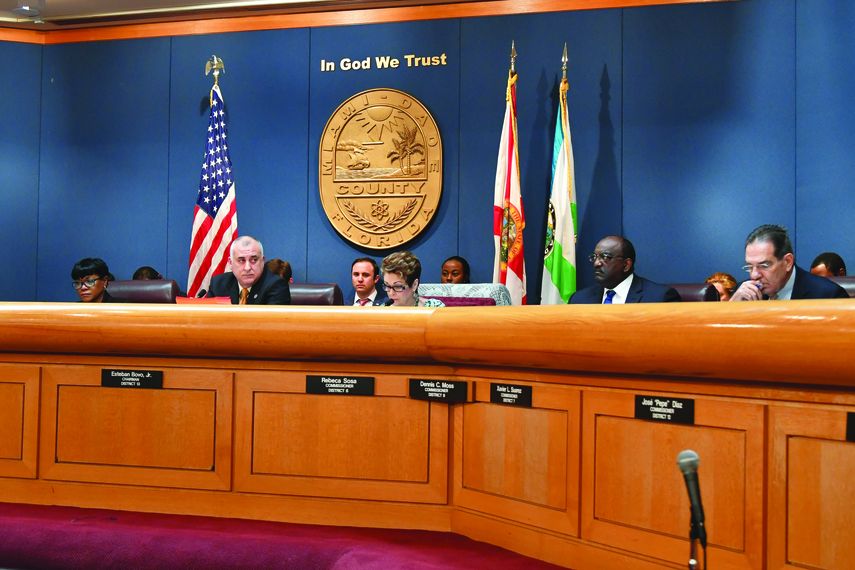 Comisión del Condado Miami-Dade, en una de sus reuniones.