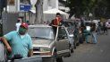 Conductores esperan horas para cargar gasolina en una estación de la petrolera estatal PDVSA en Caracas, Venezuela, el lunes 25 de mayo de 2020. Conductores esperan horas para cargar gasolina en una estación de la petrolera estatal PDVSA en Caracas, Venezuela, el lunes 25 de mayo de 2020.