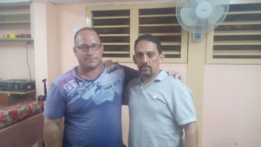 El Pastor Rigal junto al periodista independiente&nbsp;Rolando Rodríguez Lobaina.