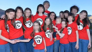 Imagen tomada de Facebook. Los padres de la familia Turpin están arrestados en California por secuestrar y torturar a sus 13 hijos.